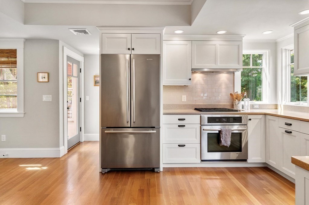 37 Knowles Street Newton, MA 02459 - Photo 11 of 31