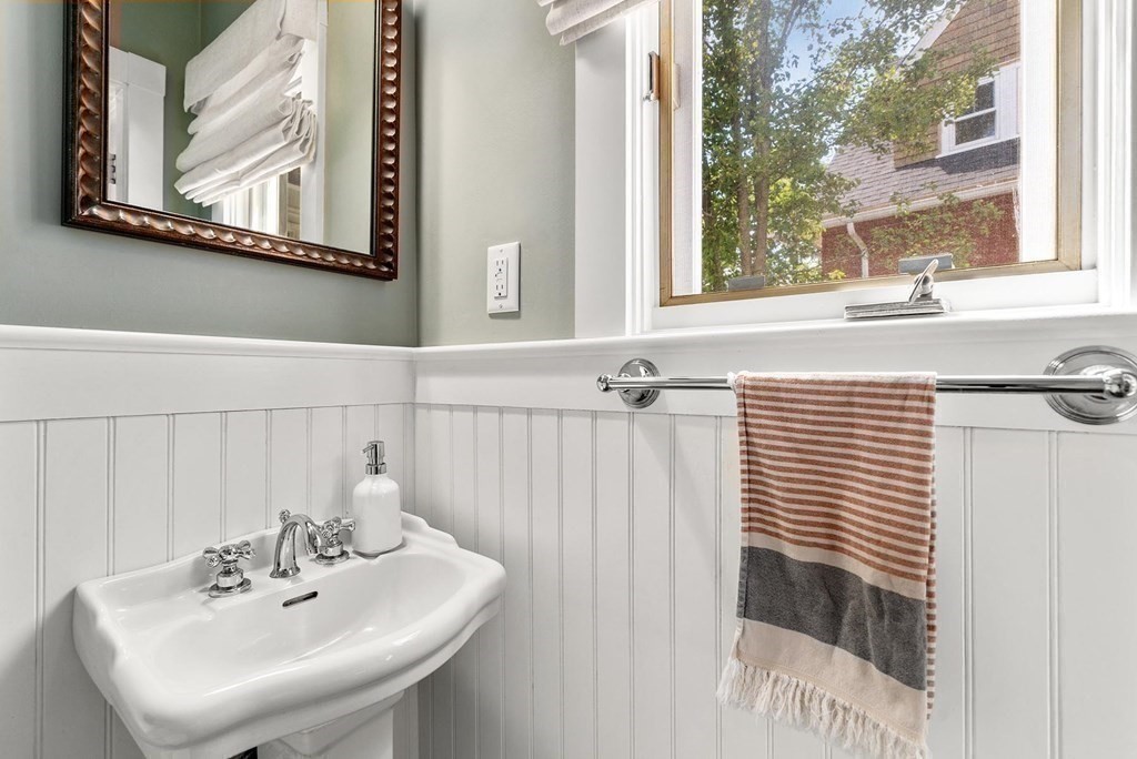 37 Knowles Street Newton, MA 02459 - Photo 13 of 31