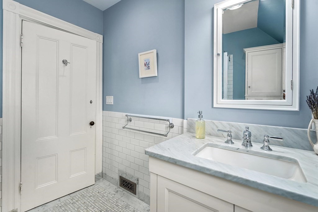 37 Knowles Street Newton, MA 02459 - Photo 19 of 31