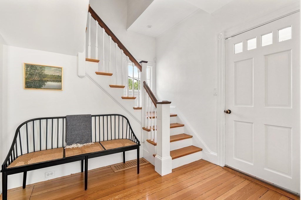 37 Knowles Street Newton, MA 02459 - Photo 3 of 31