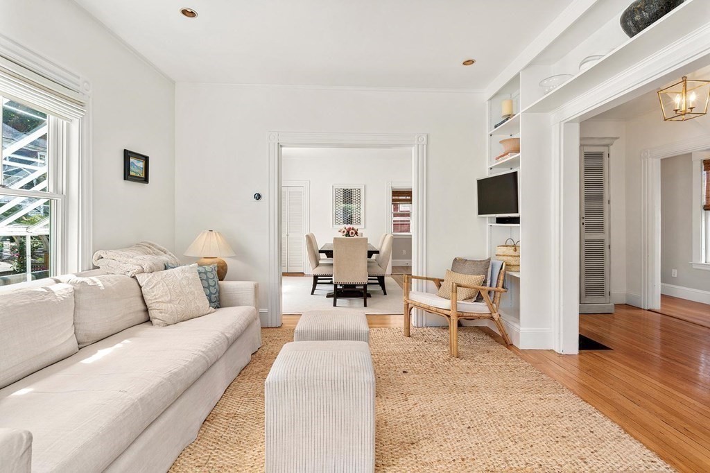 37 Knowles Street Newton, MA 02459 - Photo 4 of 31