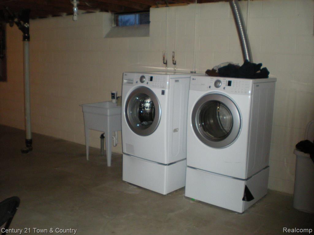 16471 East 10 Mile Road, Unit 2 Eastpointe, MI 48021 - Photo 15 of 18 DSCN5176.jpg