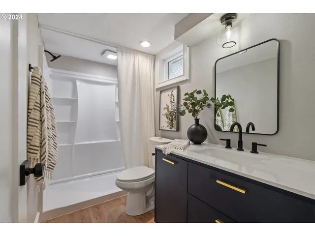 $750,000 | 4414 Northeast 32nd Place, Portland, OR 97211