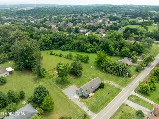 $519,000 | 957 West Hunt Road, Alcoa, TN 37701