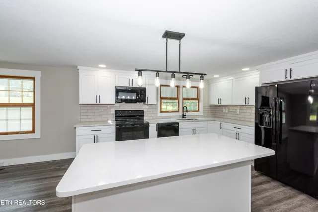 $519,000 | 957 West Hunt Road, Alcoa, TN 37701