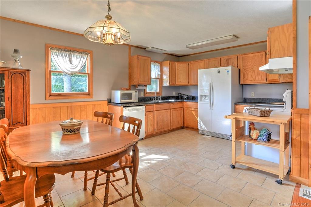127 Sandy Branch Road Canton, NC 28716 - Photo 7 of 24