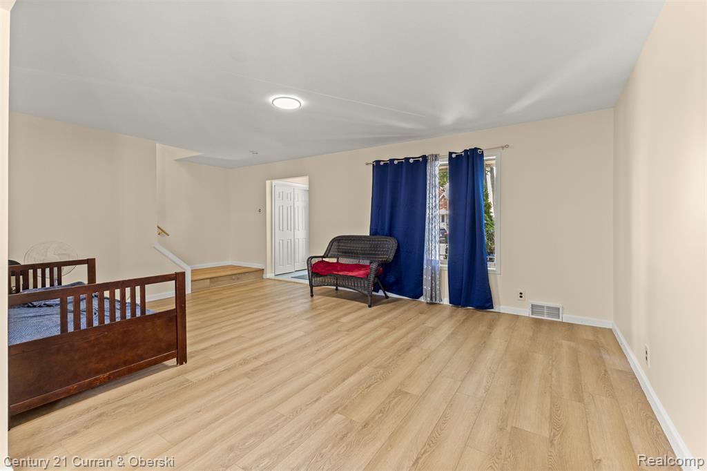 5110 Maple Street Dearborn, MI 48126 - Photo 5 of 45