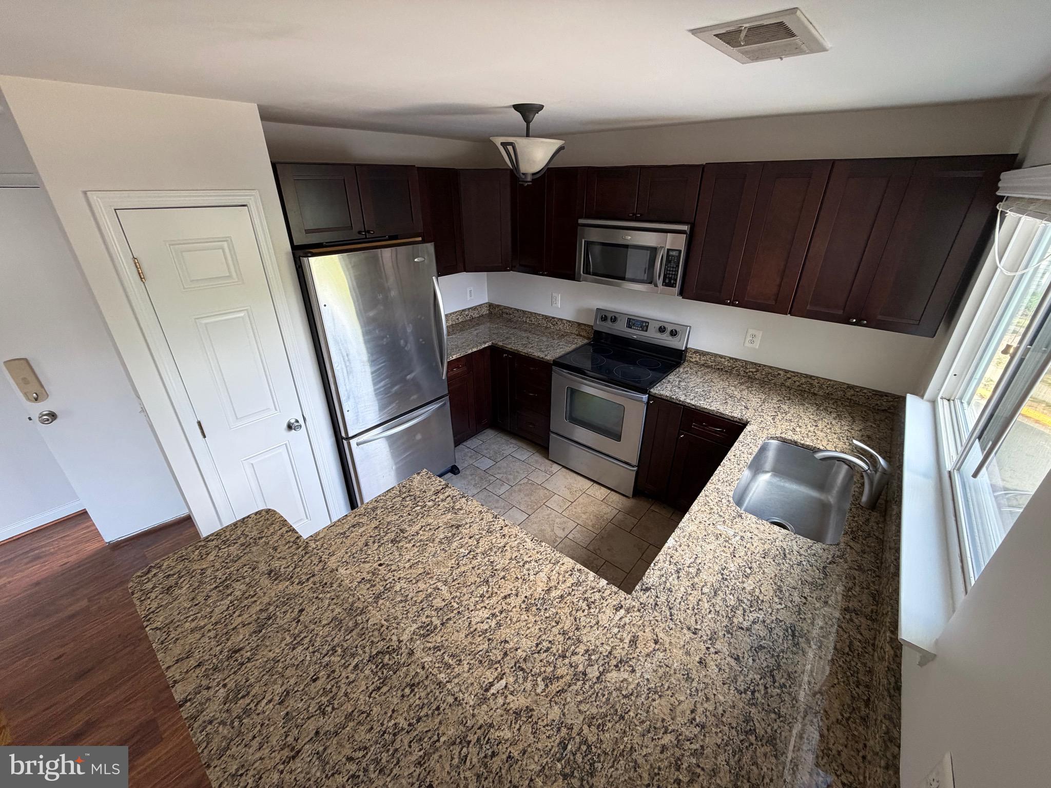 1512 D Summerchase Court, Unit D Reston, VA 20194 - Photo 4 of 18