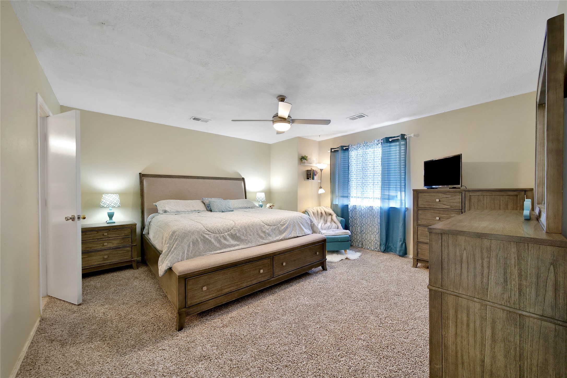 17323 Lobo Trail Houston, TX 77084 - Photo 11 of 21 a spacious bedroom with a bed and a television
