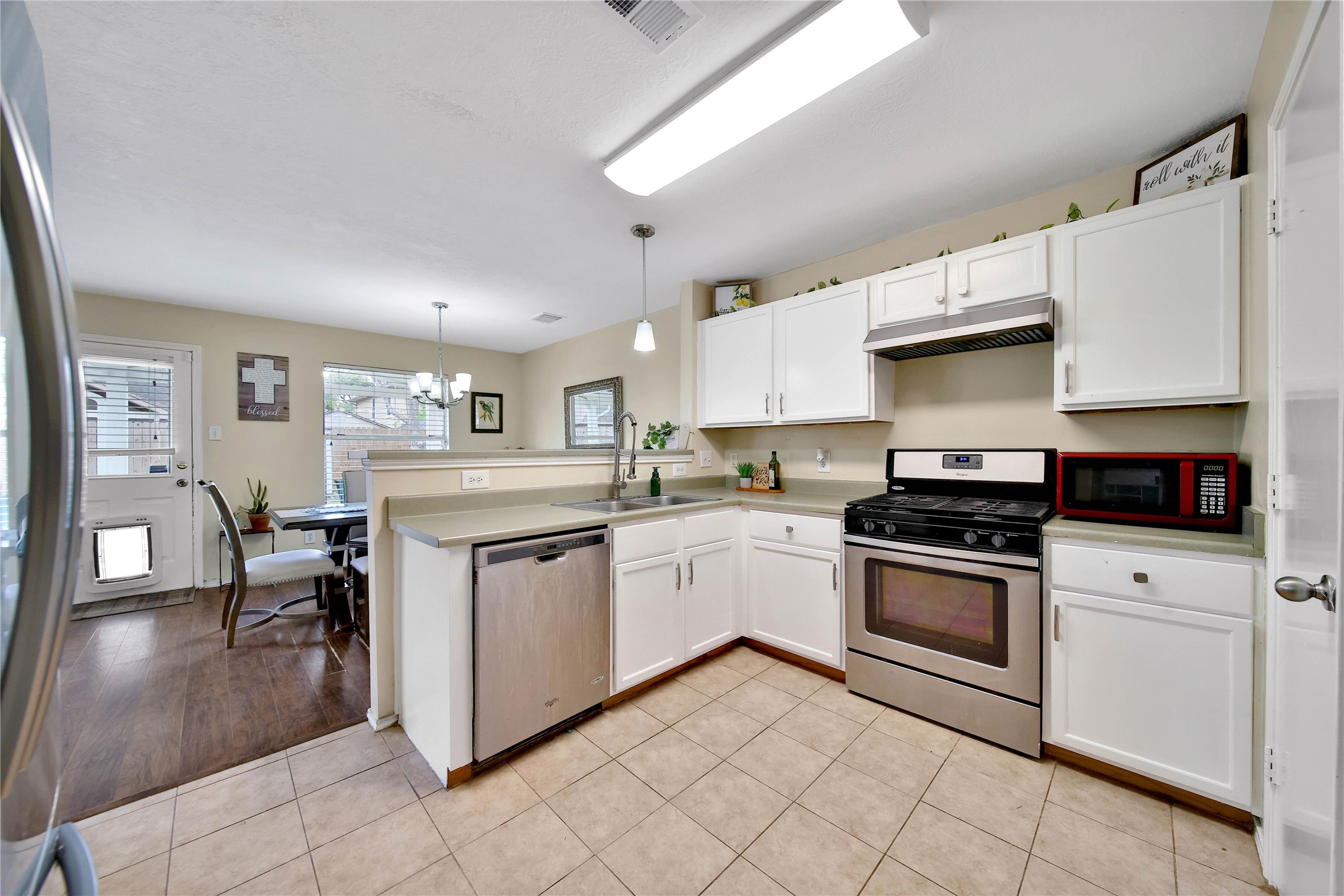 17323 Lobo Trail Houston, TX 77084 - Photo 10 of 21 a kitchen with granite countertop cabinets stainless steel appliances and a dining table