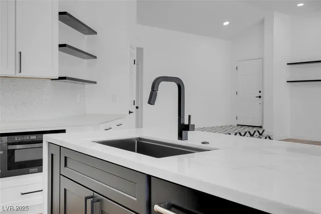 $499,999 | 363 El Pico Drive, Henderson, NV 89014