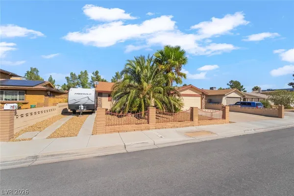 $480,000 | 613 Valley View Drive, Henderson, NV 89015