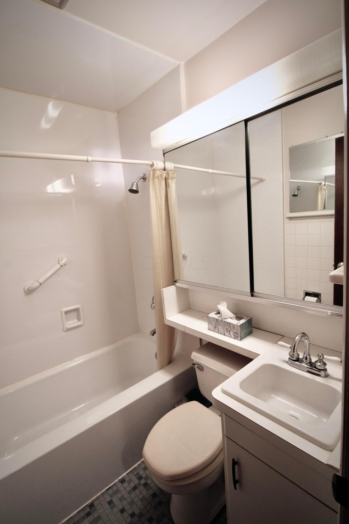 3464-3466 Eakin Road Columbus, OH 43204 - Photo 24 of 51 2nd Fullbath