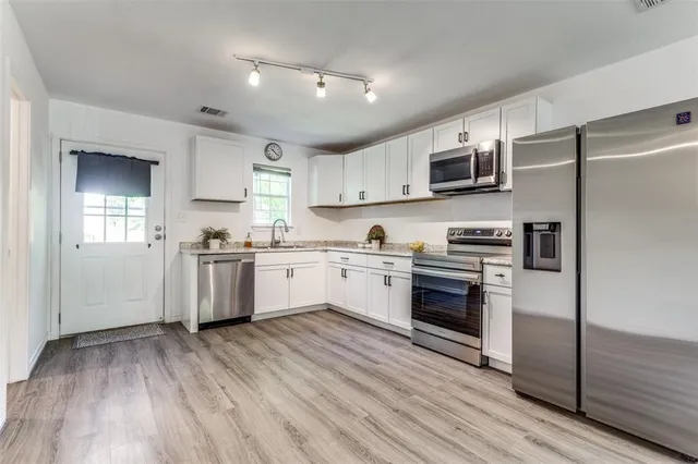 $1,400 | 7659 Double Bridge Road, Mabank, TX 75156