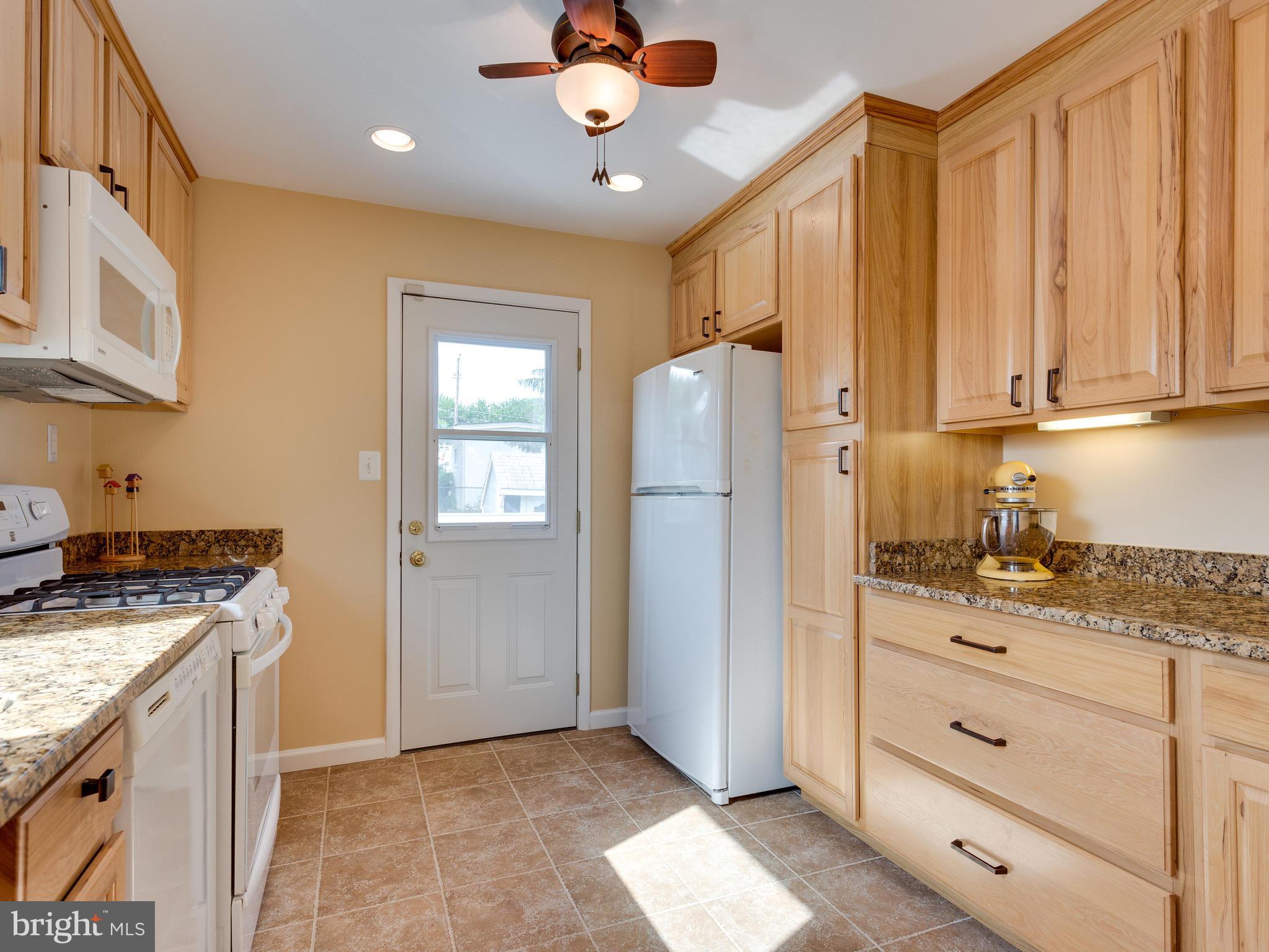 7108 Kerr Drive Springfield, VA 22150 - Photo 2 of 25 Kitchen