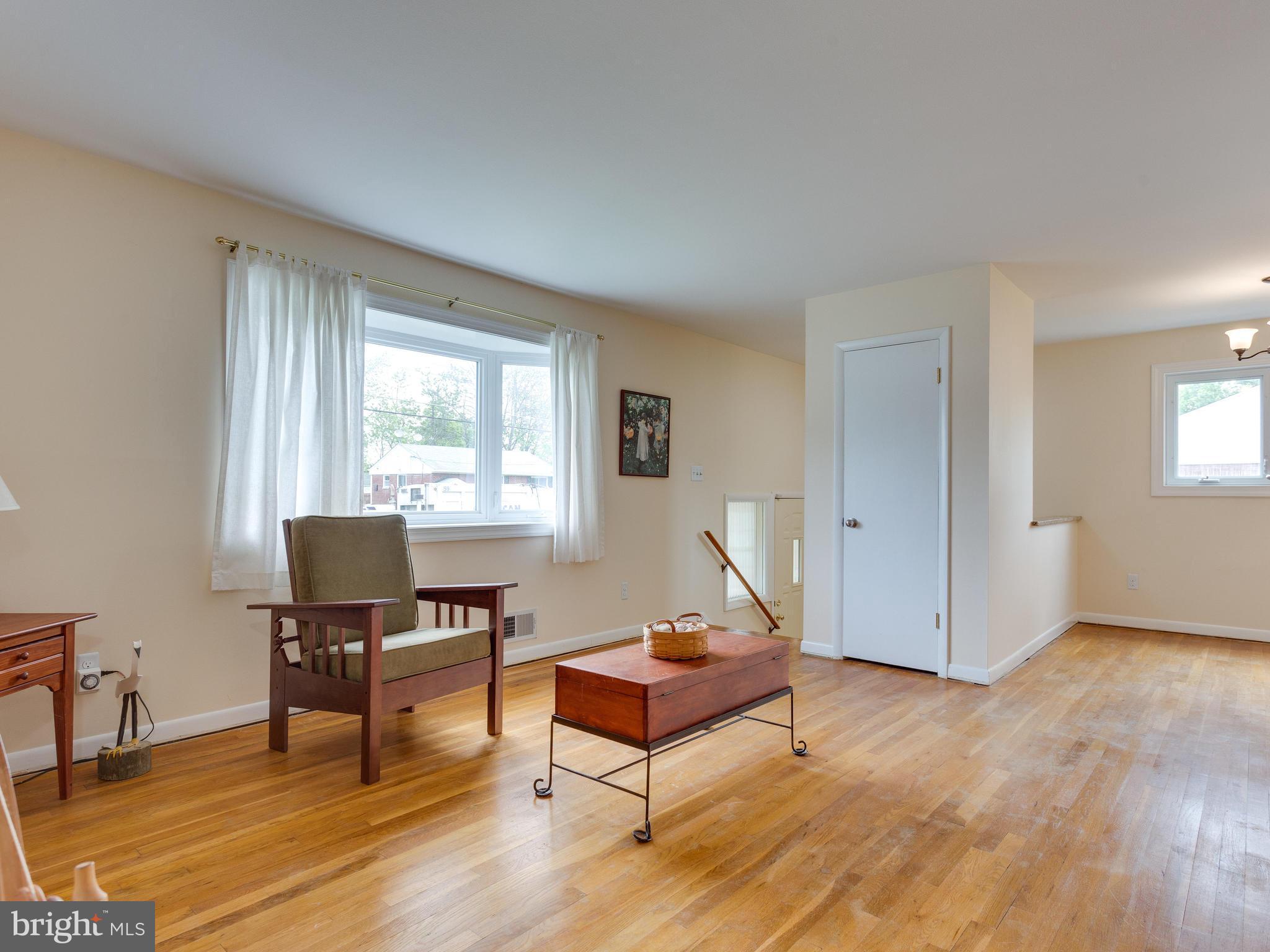 7108 Kerr Drive Springfield, VA 22150 - Photo 8 of 25 Living Room