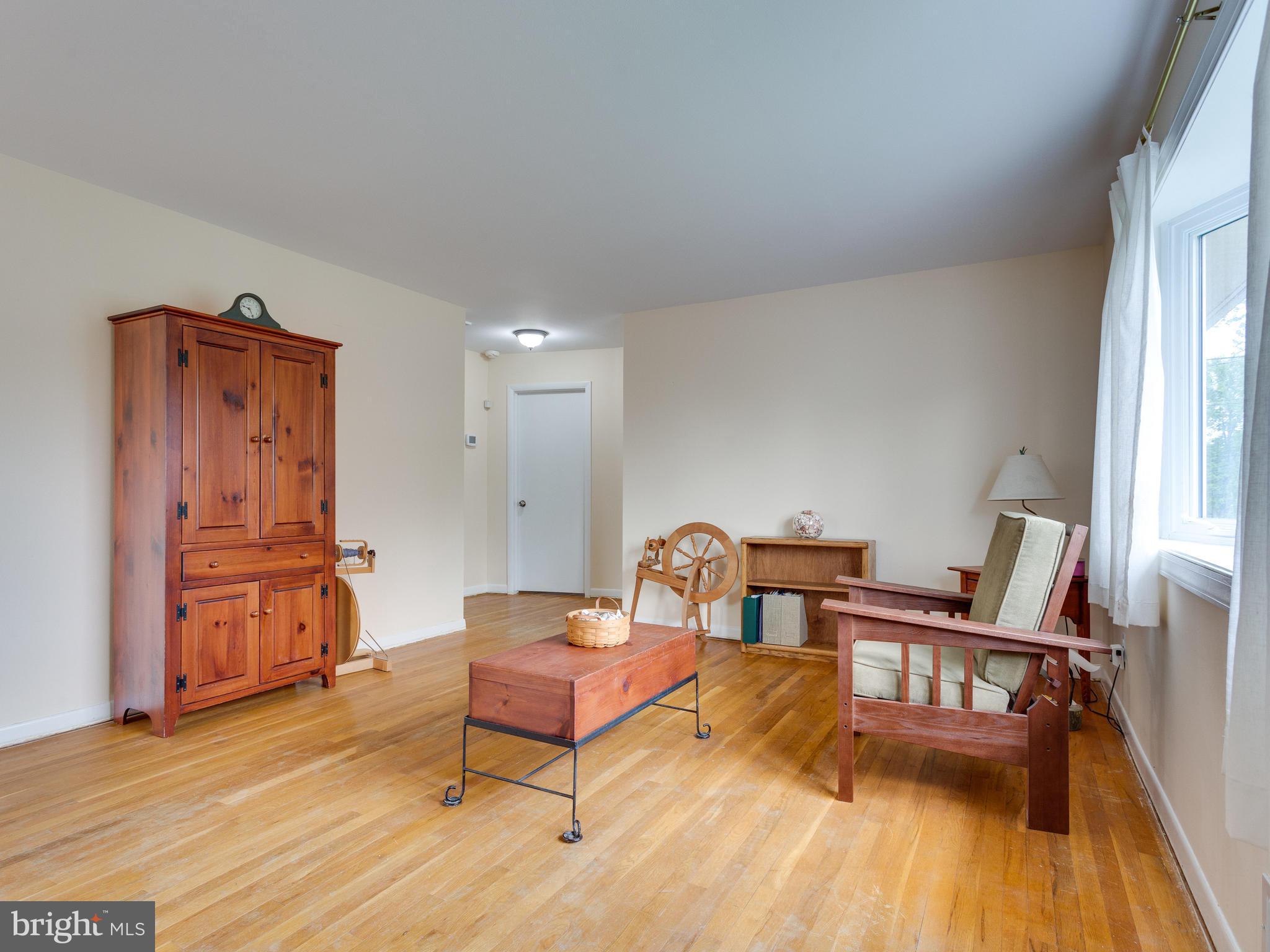7108 Kerr Drive Springfield, VA 22150 - Photo 9 of 25 Living Room