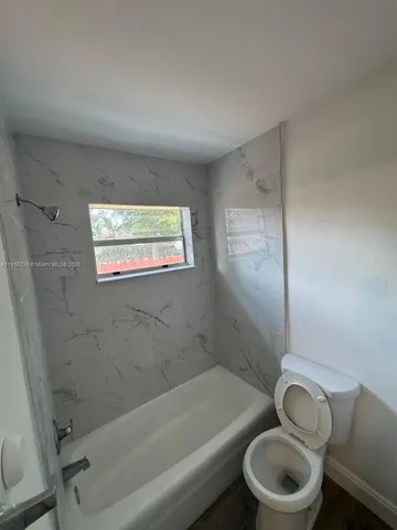 $1,350 | 2118 North 19th Avenue, Unit 14, Hollywood, FL 33020