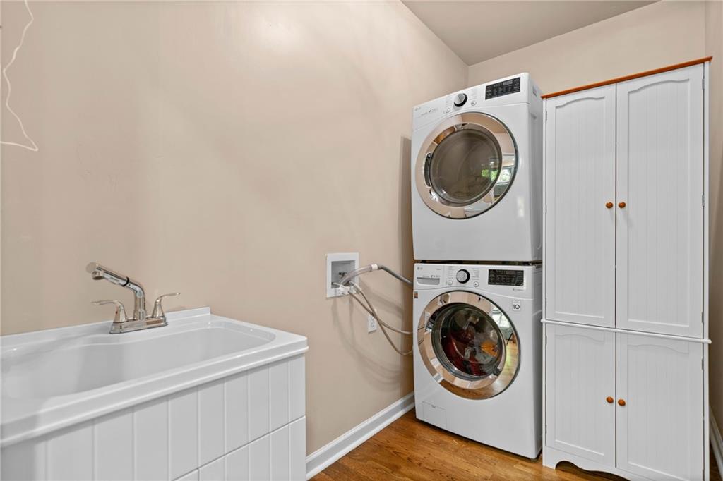816 Alpine Drive Jasper, GA 30143 - Photo 29 of 51 a utility room with sink dryer and washer