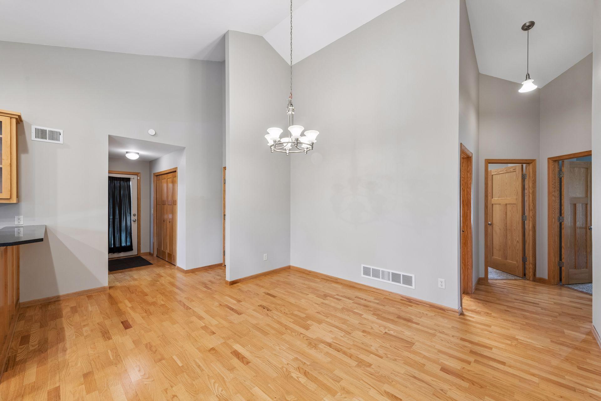 14721 Orchard Road Minnetonka, MN 55345 - Photo 7 of 31