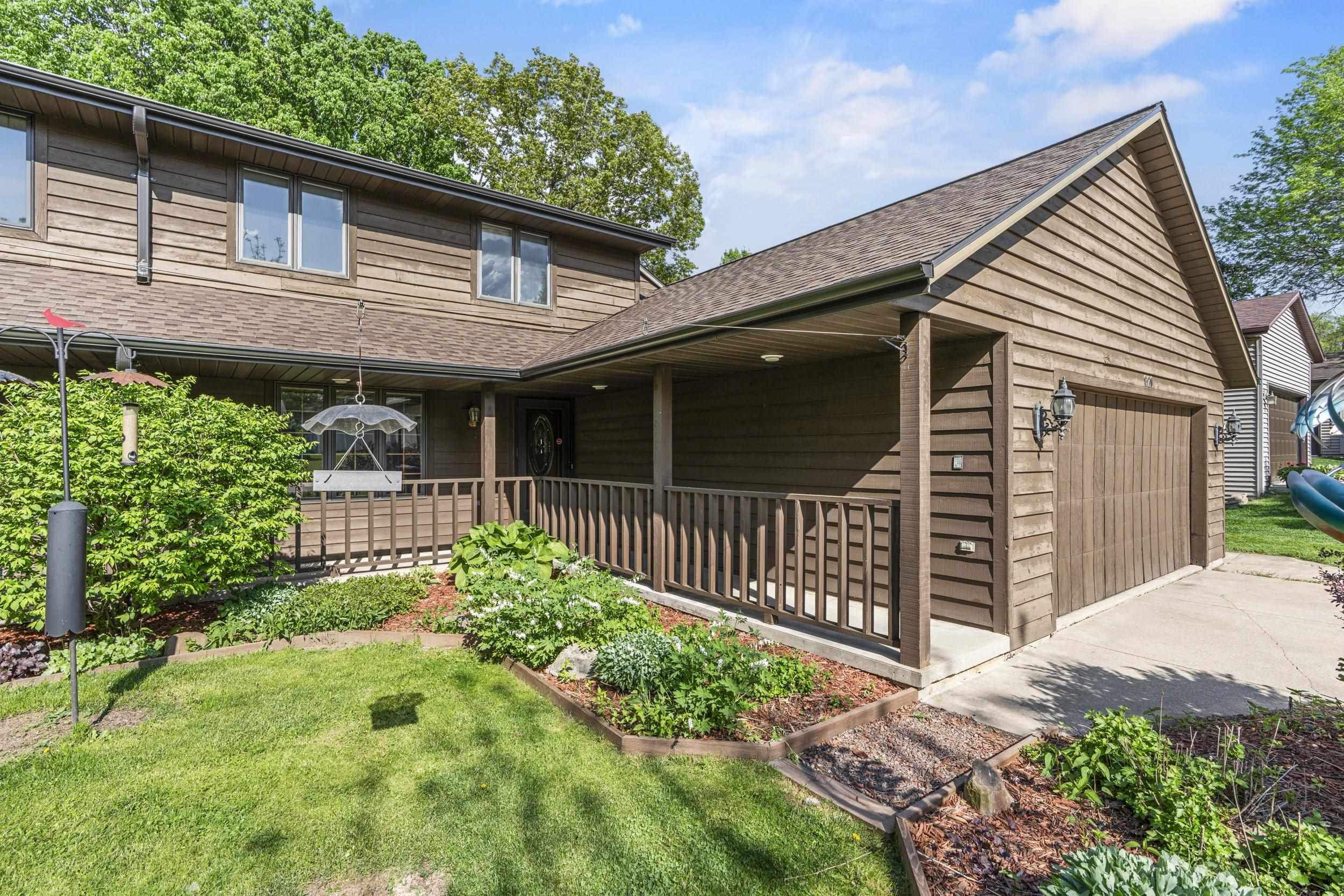 921 Divot Place Green Bay, WI 54313 - Photo 4 of 66