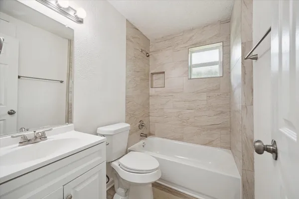 $1,095 | 5111 Clover Street, Unit B, Houston, TX 77033