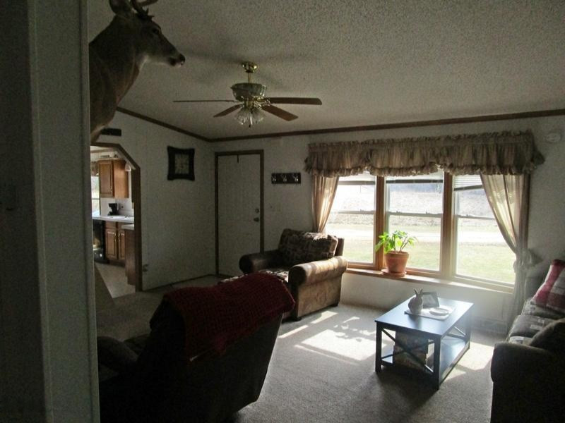 494 14 Mile Road Remus, MI 49340 - Photo 15 of 26 15 Living