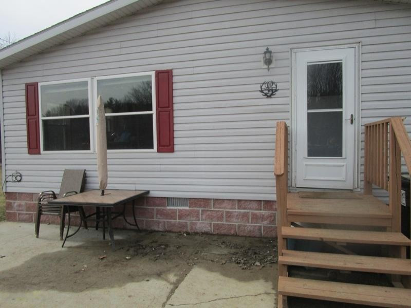 494 14 Mile Road Remus, MI 49340 - Photo 21 of 26 21 Patio