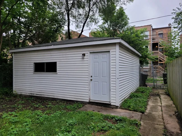 $2,000 | 8617 South Bennett Avenue, Chicago, IL 60617