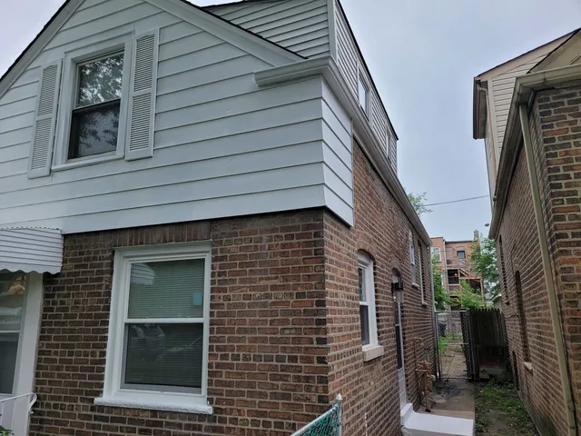 $2,000 | 8617 South Bennett Avenue, Chicago, IL 60617
