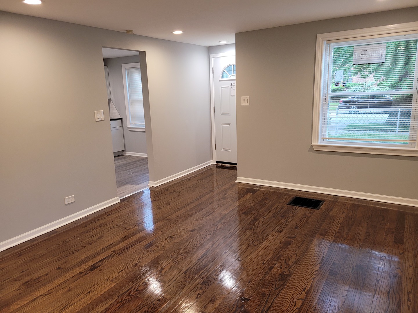 8617 South Bennett Avenue Chicago, IL 60617 - Photo 3 of 18