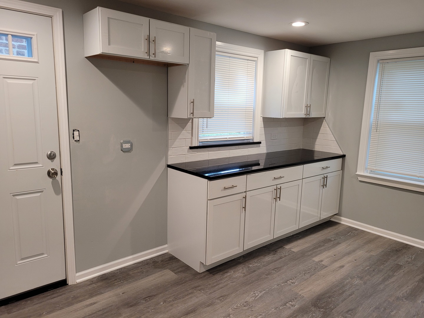 8617 South Bennett Avenue Chicago, IL 60617 - Photo 4 of 18