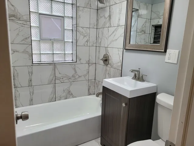 $2,000 | 8617 South Bennett Avenue, Chicago, IL 60617