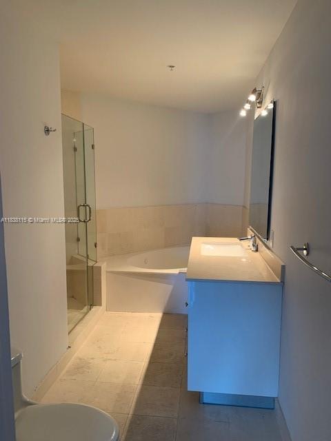 60 Southwest 13th Street, Unit 3826 Miami, FL 33130 - Photo 17 of 29 a bathroom with a sink and mirror with bathtub