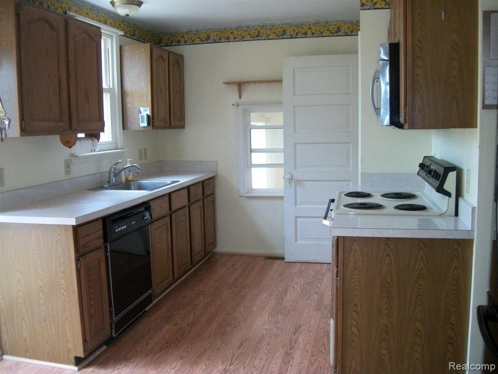 7160 Andersonville Road Clarkston, MI 48346 - Photo 14 of 20 AV KITCHEN.JPG
