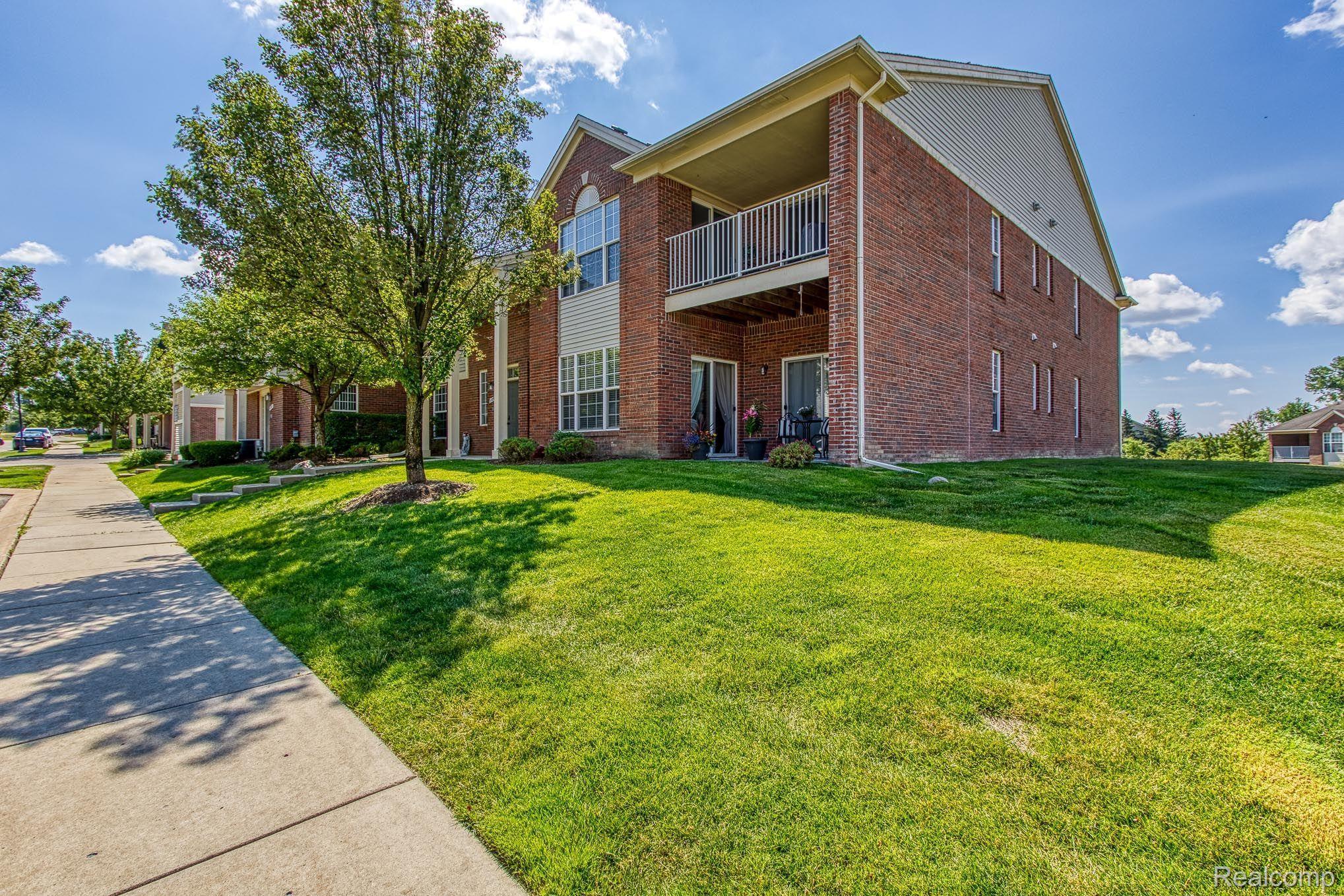 1899 Flagstone Circle Rochester, MI 48307 - Photo 2 of 37 Gallery Image 2