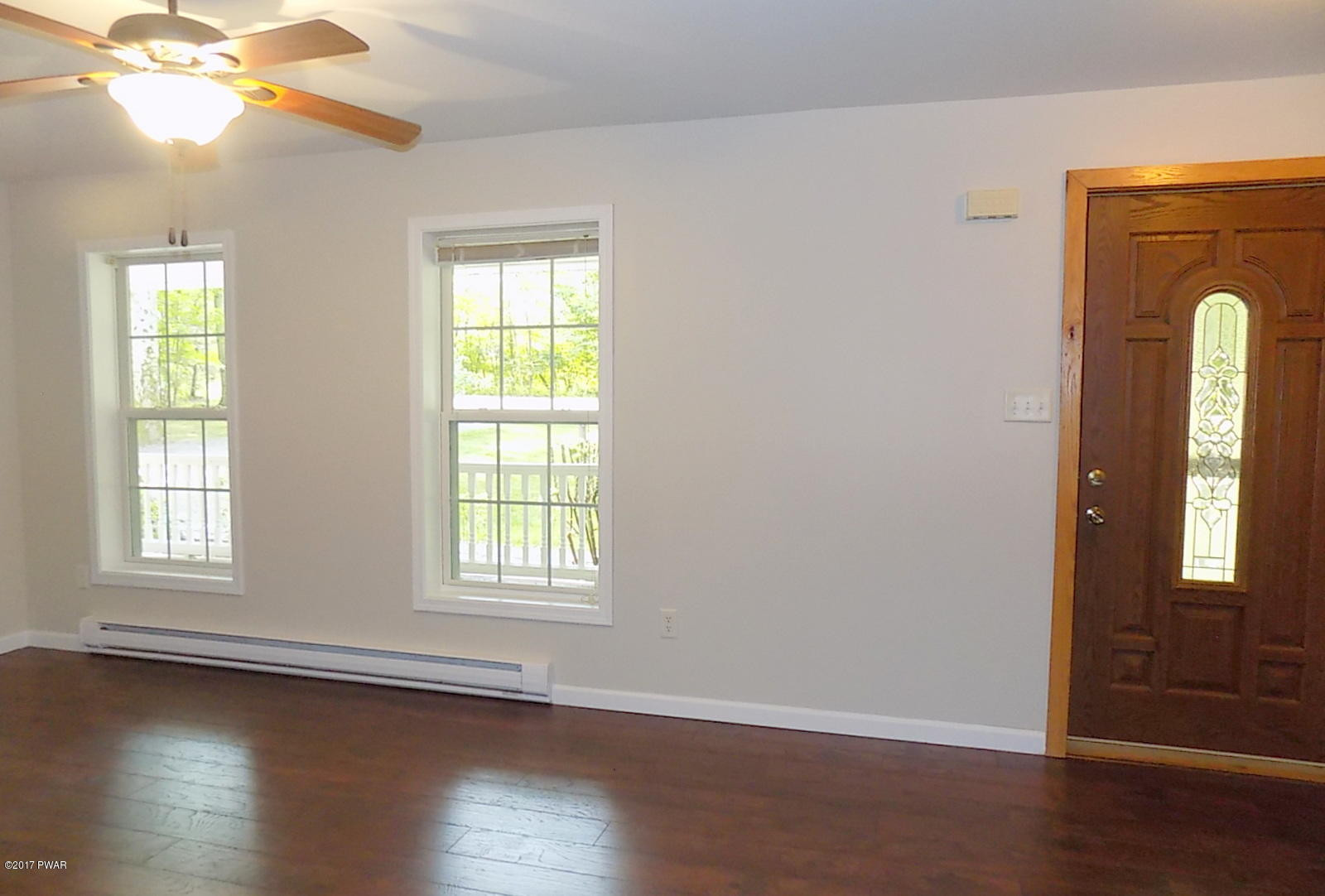 112 Oak Road Canadensis, PA 18325 - Photo 20 of 58 Living room