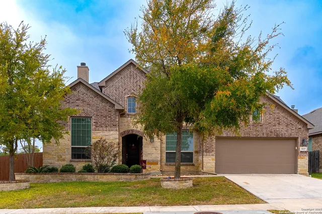 front view of house with a yard
