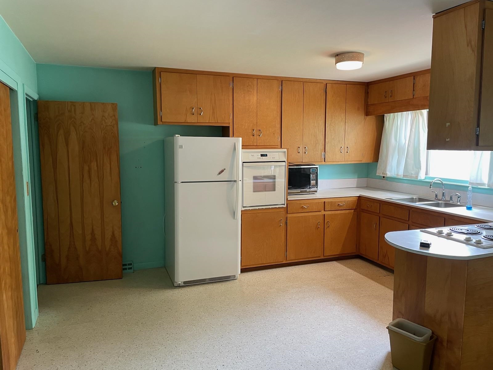 1029 South Lincoln Road Mount Pleasant, MI 48858 - Photo 4 of 5 1911372-3.JPG