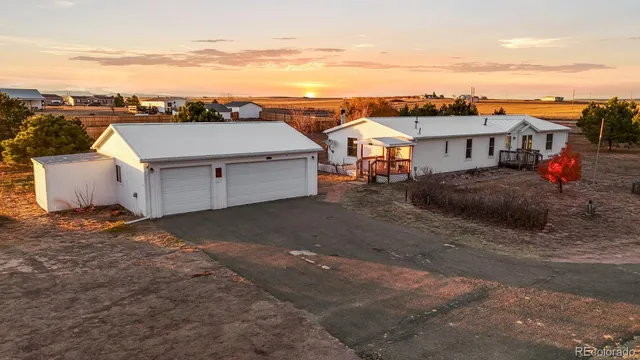 a view of a terrace with a flat space
