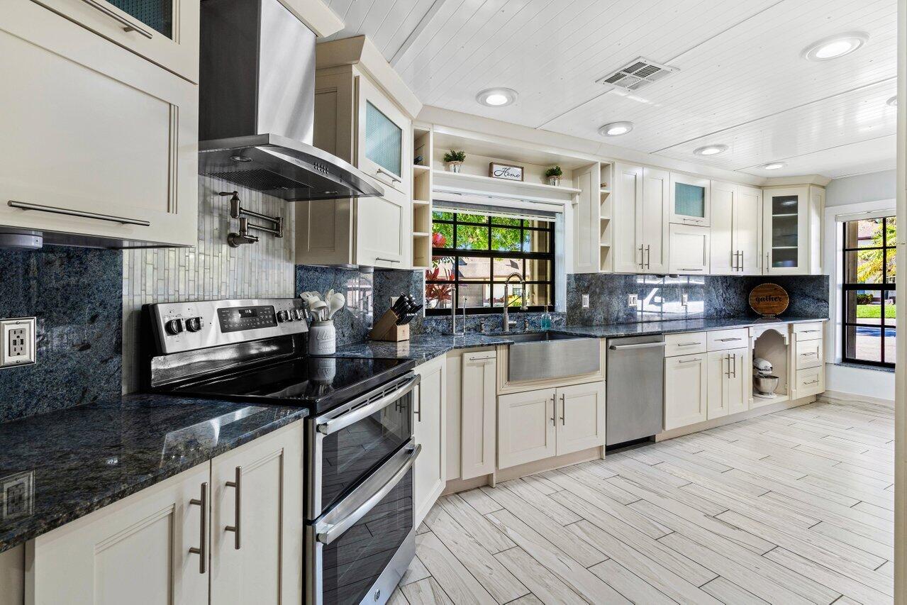 20784 Boca Ridge Drive North Boca Raton, FL 33428 - Photo 11 of 39 KITCHEN