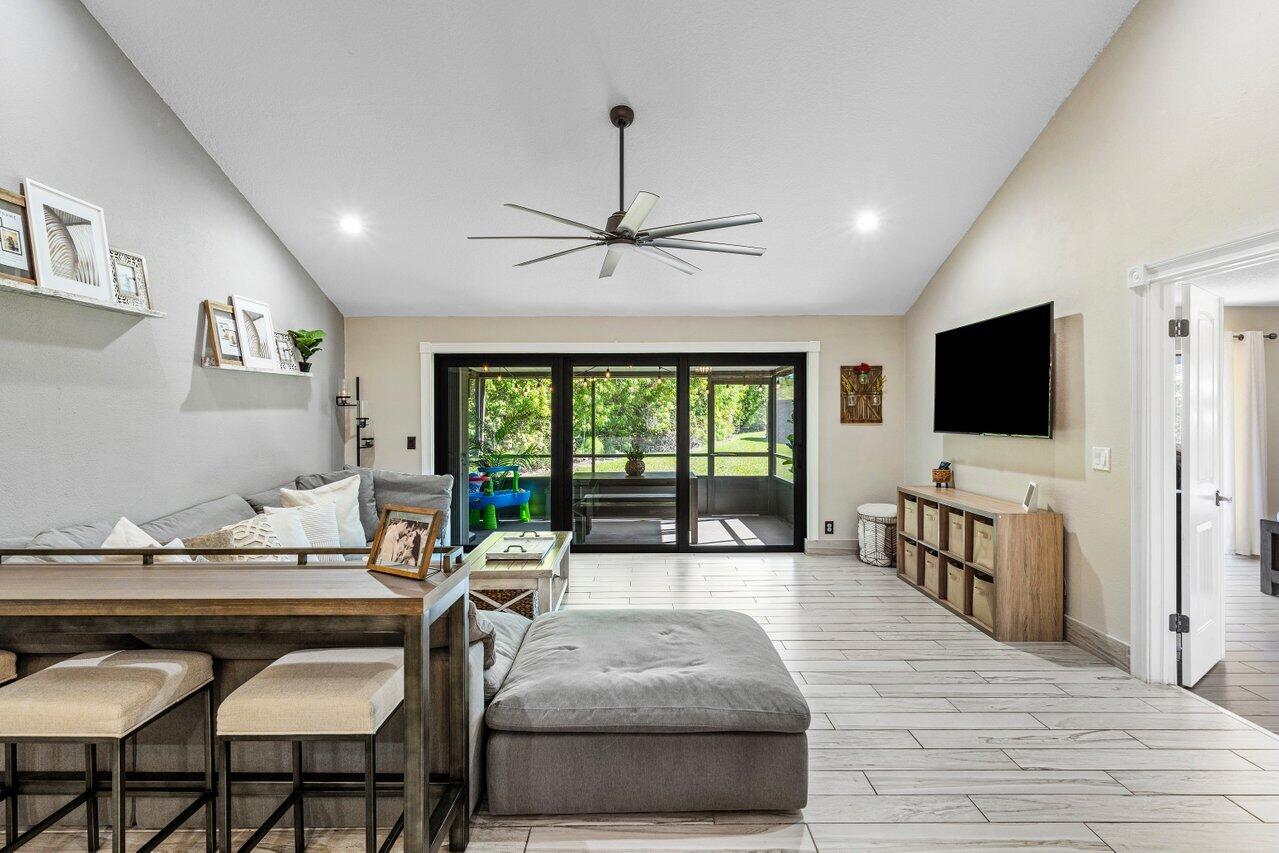 20784 Boca Ridge Drive North Boca Raton, FL 33428 - Photo 5 of 39 LIVING ROOM