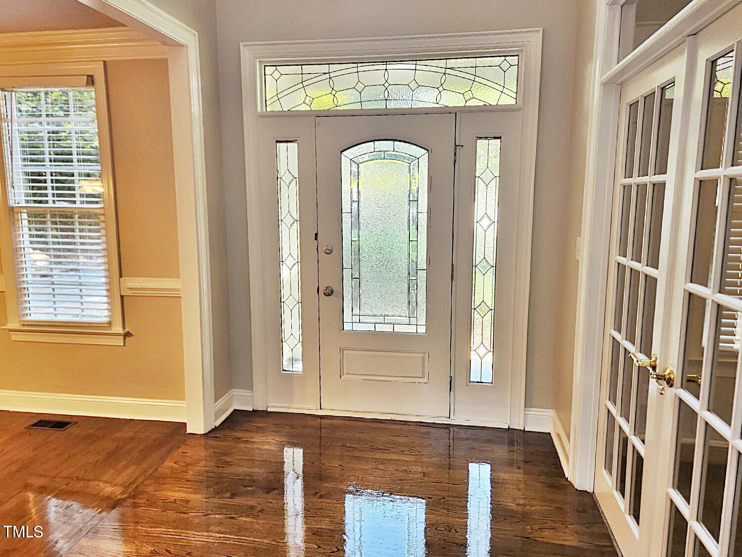 4418 Samantha Drive Raleigh, NC 27613 - Photo 3 of 46 entry a
