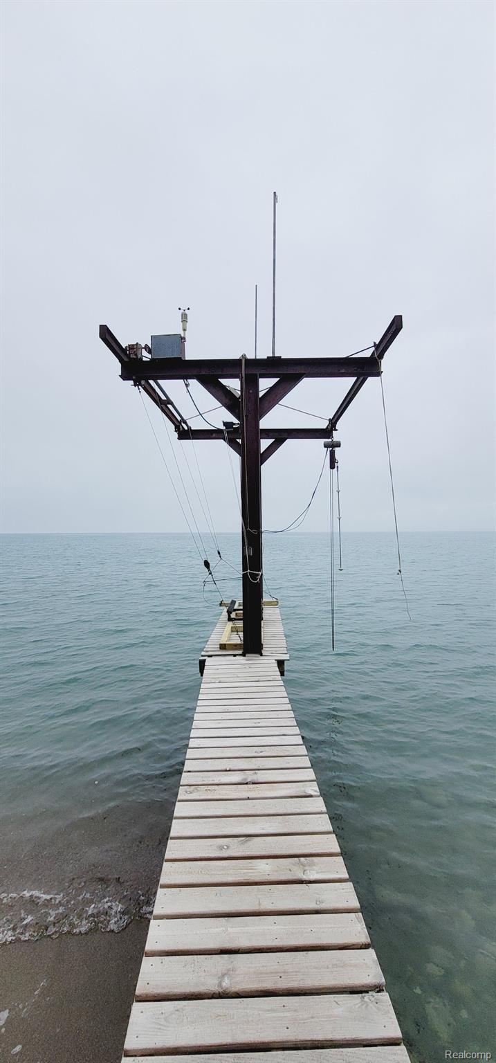 8136 Lakeshore Road Fort Gratiot, MI 48059 - Photo 5 of 48 Boat Hoist