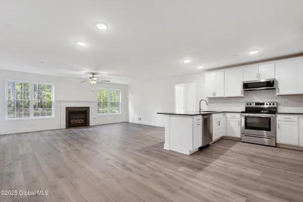 $383,095 | 136 Carriage Boulevard, Rotterdam, NY 12306