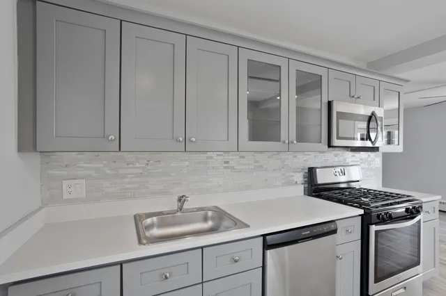 $1,821 | 5858 North Sheridan Road, Unit 508, Chicago, IL 60660