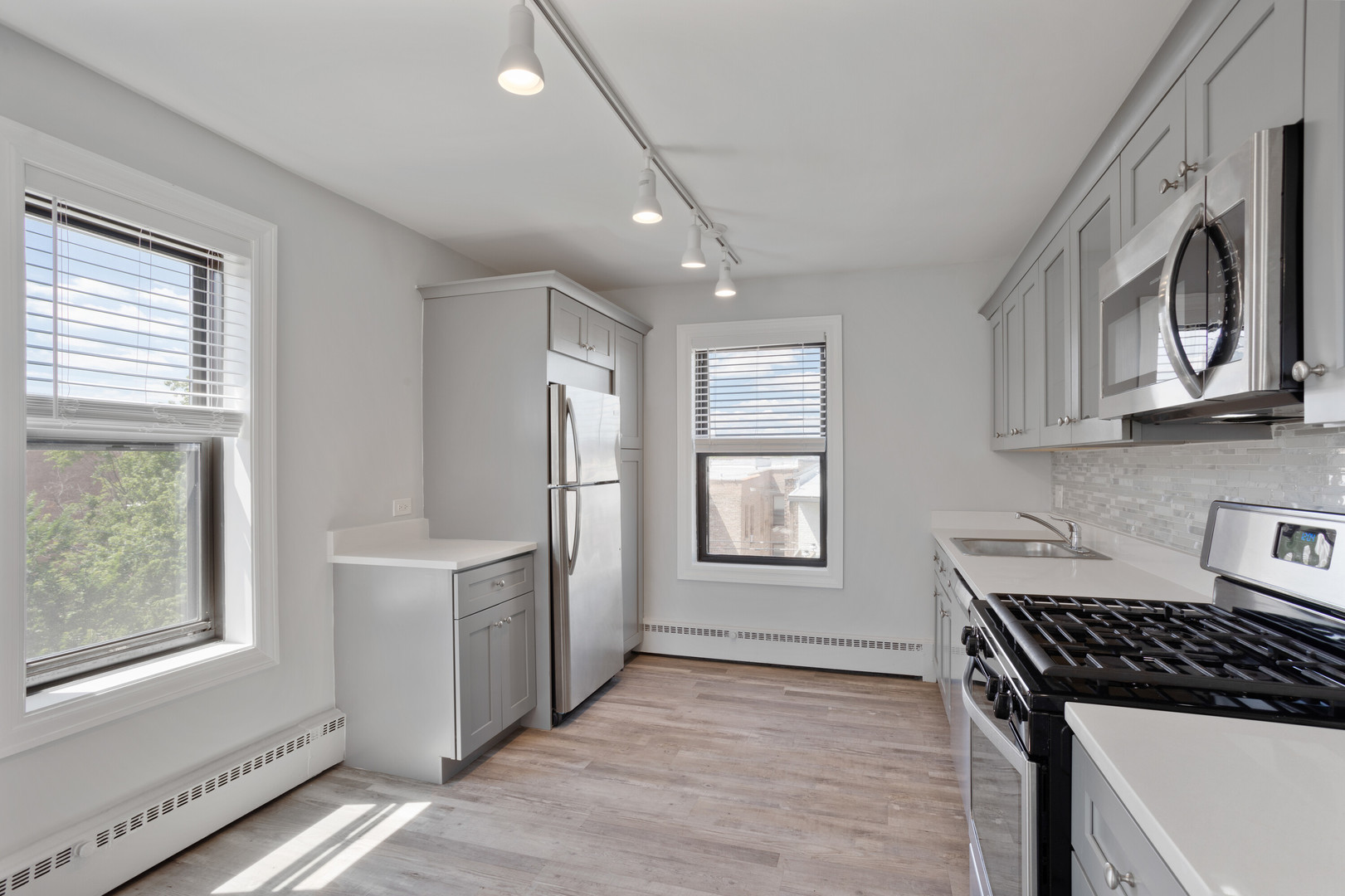 5858 North Sheridan Road, Unit 508 Chicago, IL 60660 - Photo 4 of 17 a kitchen with stainless steel appliances granite countertop a stove a sink and a microwave