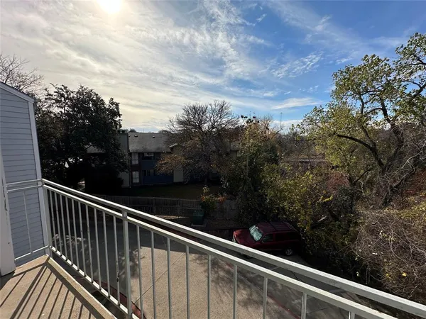 $1,150 | 9823 Summerwood Circle, Unit 1004, Dallas, TX 75243