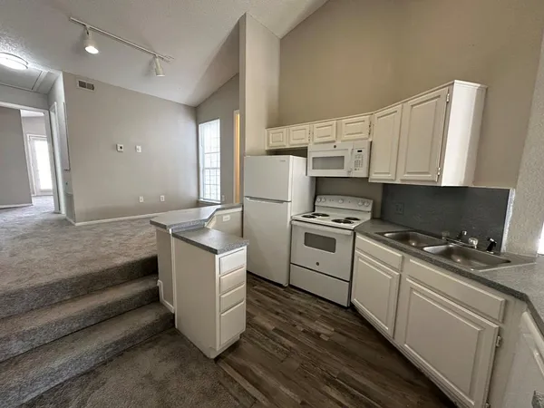 $1,150 | 9823 Summerwood Circle, Unit 1004, Dallas, TX 75243