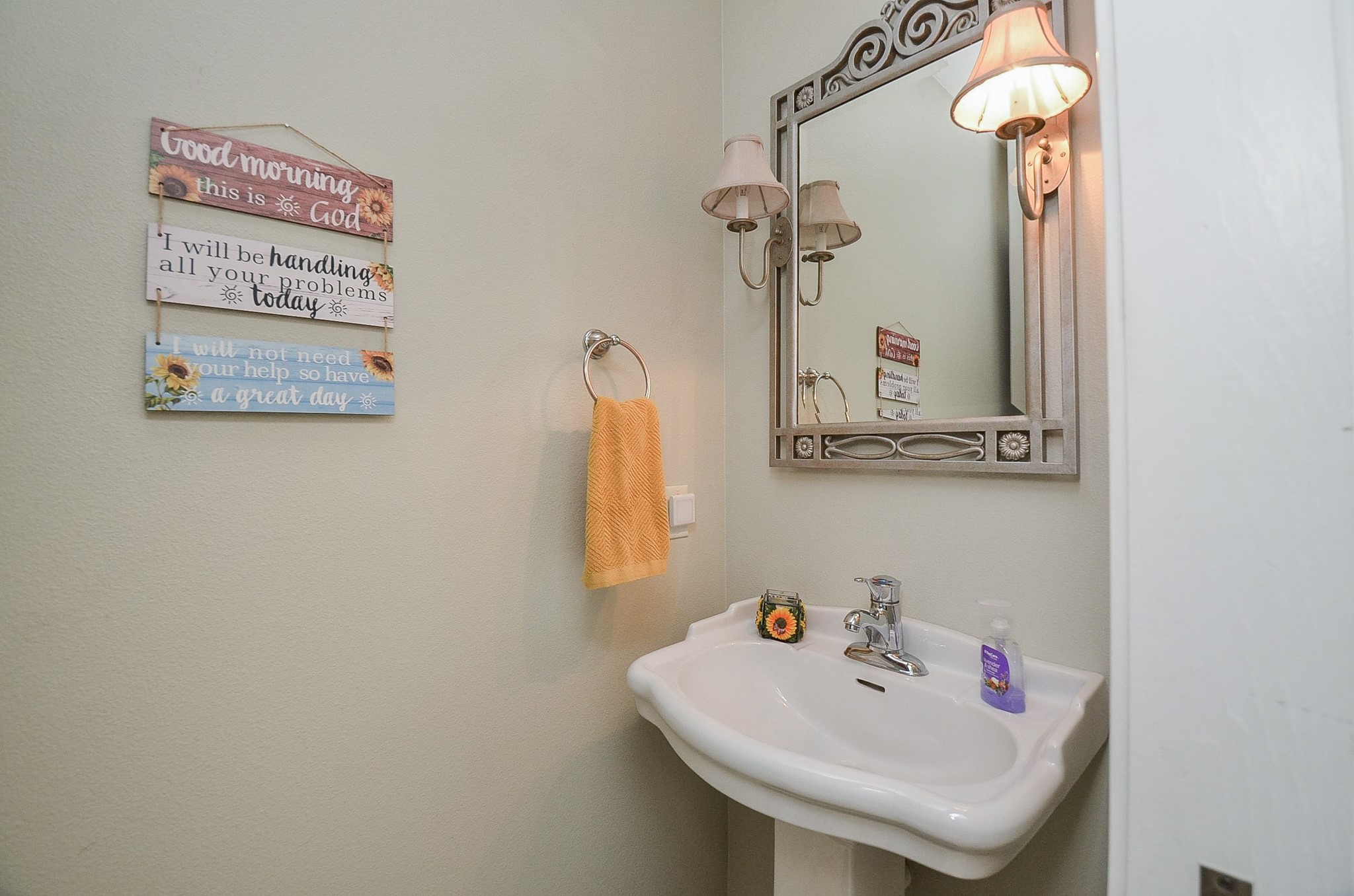 27644 Spring Hill Road Hempstead, TX 77445 - Photo 33 of 50 This lovely half-bath has welcoming features, of its own.